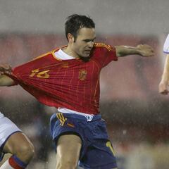 "Como jugador recuerdo que me mareaba corriendo detrás de Xavi e Iniesta"