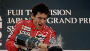 Senna con Patrese en el podio de Japón con Moet.