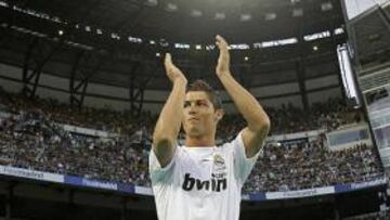 <b>PRIMER LLENO.</b> Cristiano Ronaldo ha llenado el Bernabéu en su primer día como jugador del Real Madrid.