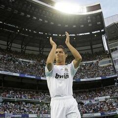 Cristiano Ronaldo deja pequeño el Bernabéu en su presentación con el Madrid