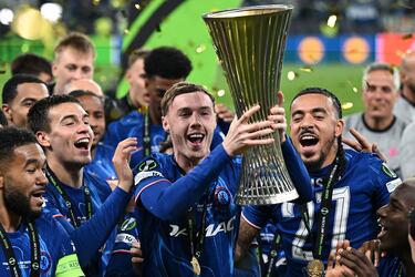 Dos españoles entre el once más valioso de la Premier