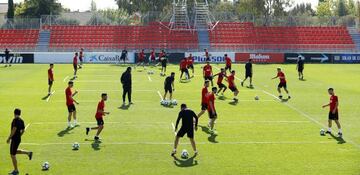 The Atlético squad training at the Cerro del Espino this morning.