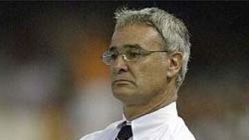 <b>MAL COMIENZO.</B> Ranieri ha comenzado su segunda etapa como entrenador del Valencia perdiendo un título, la Supercopa de España.