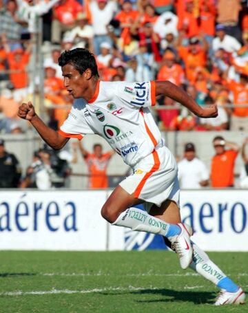 El llamado 'Negro' fue otro amante de las fiestas. Una de las más sonadas es cuando, jugando para el Atlas, en 2012, se fue de fiesta con su comppañero Luis Bolaños y no se presentó a entrenar.