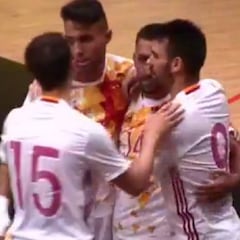 España se gusta y golea a Italia con hat-trick de Bebe