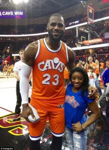 LeBron James y Simone Biles.