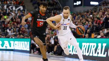 Dzanan Musa, of Real Madrid and Michael Caicedo, of Coviran Granada during the Liga ENDESA ACB match between Coviran Granada and Real Madrid at Palacio de los Deportes Stadium on January 15, 2023 in Granada, Spain.
(Photo by Álex Cámara/NurPhoto via Getty Images)