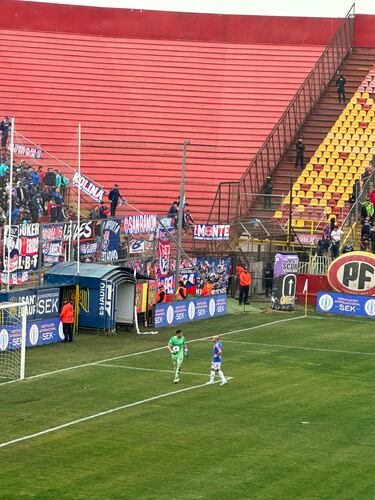 Este momento de tensión entre los jugadores de la U no se esperaba: no se vio en la televisión