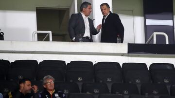 Futbol, Colo Colo vs Racing.
Fase de grupos, Copa Libertadores 2025.
El Presidentede Colo Colo Anibal Mosa es fotografiado junto a Gonzalo Duran durante el partido de copa libertadores por el grupo E contra Racing disputado en el estadio Monumental en Santiago, Chile.
22/04/2024
Jonnathan Oyarzun/Photosport
Football, Colo Colo vs Racing.
Group stage, Copa Libertadores 2025.
Colo Colo’s President Anibal Mosa is pictured during the copa libertadores match for group E against Racing at the Monumental stadium in Santiago, Chile.
22/04/2024
Jonnathan Oyarzun/Photosport