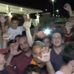 Fans del Roma esperaban a Malcom en el aeropuerto