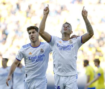 0-1. Mariano celebra el primer gol.