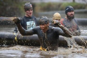 La carrera Tough Guy, se celebra desde 1987 en Inglaterra y desafía a sus participantes a recorrer 15km llenos de los obstáculos, donde hasta los más expertos se quedan en el camino.