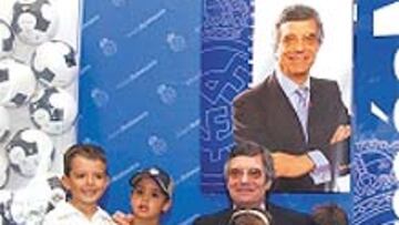 <b>EN SU SEDE.</b> Baldasano no perdió su sonrisa en ningún momento.