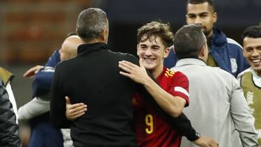 Luis Enrique, con Gavi.