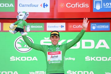 Mads Pedersen con el maillot verde.