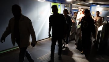 Caos en Madrid y Barcelona tras el apagón másivo: evacuaciones en el metro y colapso en el tráfico
