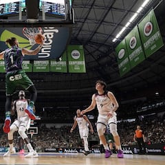 El Unicaja somete al Bilbao con un Tillie desatado