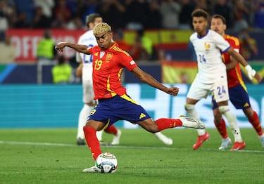 Él lo provocó y el lo marcó. Lamine Yamal no falló desde los once metros, engañando a Maignan en su lanzamiento, buscando el lado izquierdo, raso y de forma ajustada.