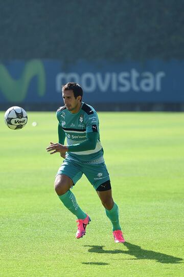 Es el capitán y lider de los Laguneros, el argentino es un inamovible en el 11 inicial ya desde hace 3 años.