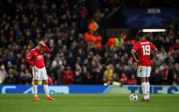 Alexis Sánchez y el Manchester United cayeron por 1-2 en el partido de vuelta de octavos de final ante el Sevilla, y quedó fuera de la Champions League.