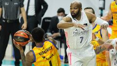 Sean Kilpatrick of Herbalife Gran Canaria of Herbalife and Alex Tyus of Real Madrid Gran Canaria in action during the Liga ACB basketball match played between Real Madrid and Herbalife Gran Canaria at WiZink Center stadium on January 31, 2021 in Madrid, Spain.
 AFP7 
 31/01/2021 ONLY FOR USE IN SPAIN