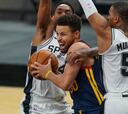 Curry hinca la rodilla ante unos Spurs ilógicamente buenos