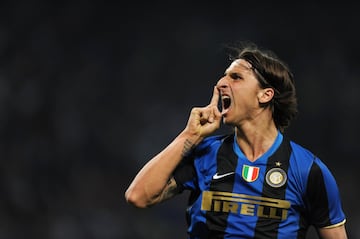 Máximo goleador durante tres temporadas consecutivas 08/09 (25 goles en 35 partidos), 07/08 (17 goles en 26 partidos) y 06/07 (15 goles en 27 partidos)