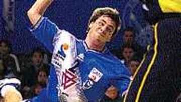 Areste debutó de extremo.