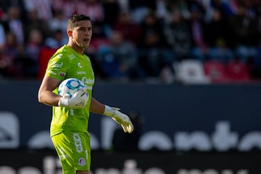 Chivas mantiene el paso perfecto: 3-2 sobre San Luis