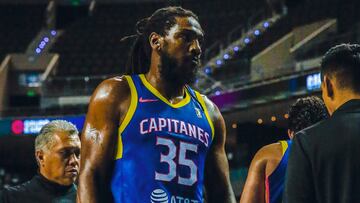 Kenneth Faried en un partido de la G League de los Capitanes de la Ciudad de México.