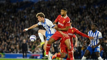 Soccer Football - Premier League - Brighton & Hove Albion v Liverpool - The American Express Community Stadium, Brighton, Britain - May 19, 2025 Brighton & Hove Albion's Mats Wieffer in action with Liverpool's Cody Gakpo REUTERS/Tony O Brien EDITORIAL USE ONLY. NO USE WITH UNAUTHORIZED AUDIO, VIDEO, DATA, FIXTURE LISTS, CLUB/LEAGUE LOGOS OR 'LIVE' SERVICES. ONLINE IN-MATCH USE LIMITED TO 120 IMAGES, NO VIDEO EMULATION. NO USE IN BETTING, GAMES OR SINGLE CLUB/LEAGUE/PLAYER PUBLICATIONS. PLEASE CONTACT YOUR ACCOUNT REPRESENTATIVE FOR FURTHER DETAILS..