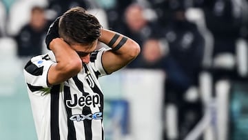 Juventus&#039; Argentine forward Paulo Dybala reacts after missing a goal opportunity during the Italian Serie A football match between Juventus and Genoa on December 5, 2021 at the Juventus stadium in Turin. (Photo by Isabella BONOTTO / AFP)