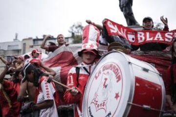 Hinchas festejan cumpleaños de Santa Fe en donde todo inició