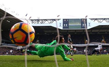 Kane puts Spurs second