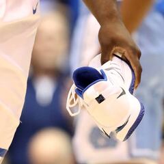 Nike pierde 1.100 millones en bolsa tras el percance de Zion Williamson con su zapatilla