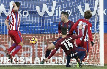 Antoine Griezmann slots in number 2 for Atleti at Ipurua.