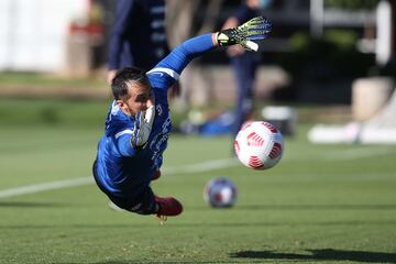 La selección chilena comenzó este lunes sus entrenamientos de cara, en Juan Pinto Durán, de cara al amistoso ante Bolivia en Rancagua.