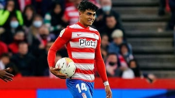 Matias Arezo durante un partido con el Granada.