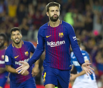 Barcelona 5-0 Espanyol | Messi decidió el derbi con un hat-trick. Piqué hizo el cuarto. Dembélé debutó y asistió a Suárez en el quinto. 