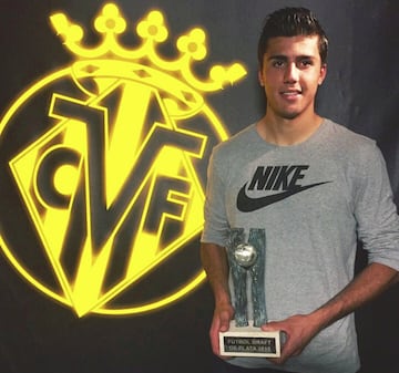 El 7 de marzo el Villarreal publicaba en su cuenta de instagram lo siguiente sobre el centrocampista: "Rodrigo Hernández recibe el premio FutbolDraft tras ser elegido en el 11 de plata. ¡Gracias y enhorabuena!"