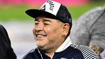 Maradona signs one-year extension at Gimnasia y Esgrima