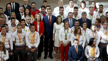 Los Reyes, con los deportistas en El Pardo. 