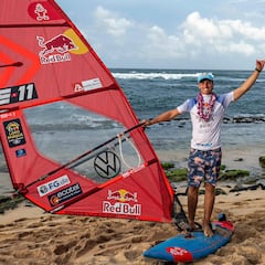 El grancanario Liam Dunkerbeck, campeón del mundo de windsurf sub21