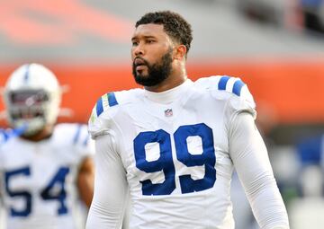 El All-Pro registró 9.5 sacks, 26 golpes a los quarterbacks y 10 tacleadas para pérdida de yardas.
