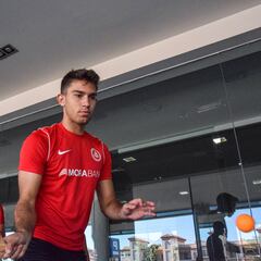 Berto Rosas renueva hasta 2025 y se va cedido