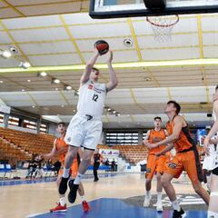El Madrid de Garuba arranca con poderío: +43 al Valencia