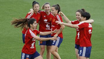 11/04/21 FUTBOL FEMENINO
 ENTRENAMIENTO SELECCION ESPA&Ntilde;OLA ESPA&Ntilde;A
 EN MARBELLA
 GRUPO
 
 FIRMA: ALVARO CABRERA/RFEF