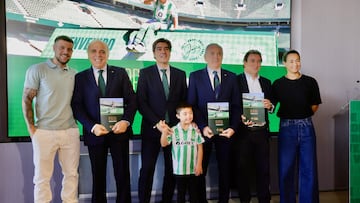 Foto de familia durante el acto.