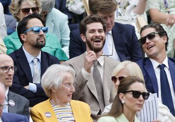 Los actores Lin-Manuel Miranda y Andrew Garfield en el palco real de la pista central del All England Club.