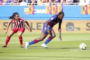 La jugadora del Barcelona, Oshoala, marca el 4-1 al Atl¨¦tico de Madrid.